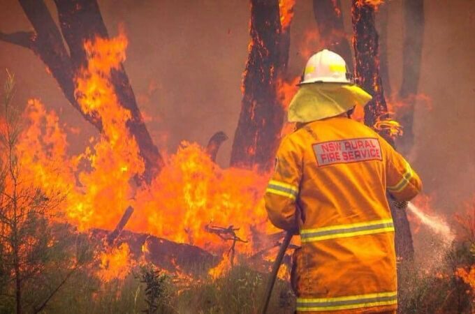 nsw-fire-richardson-rd-by-grant-mcIntyre
